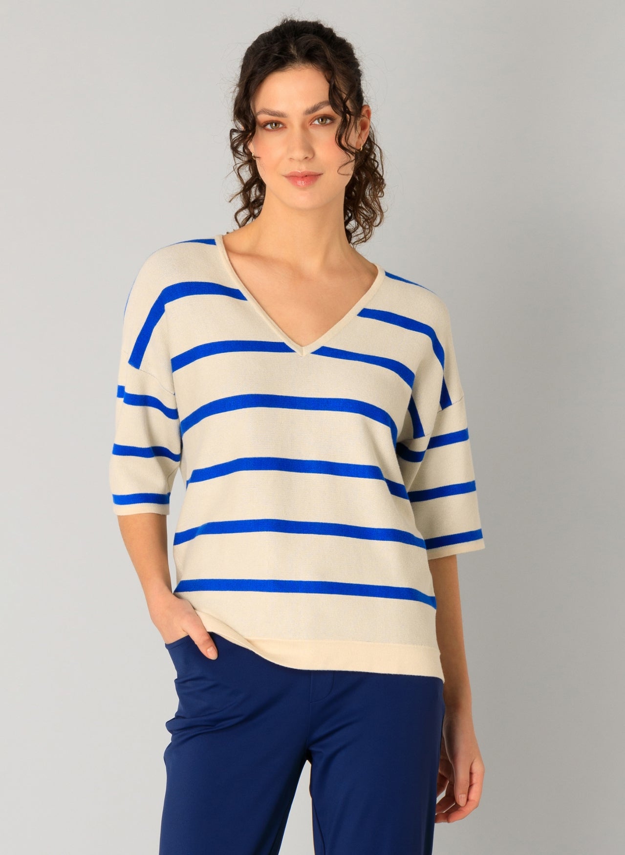 Yest Raine beige and cobalt stripe v neck sweater