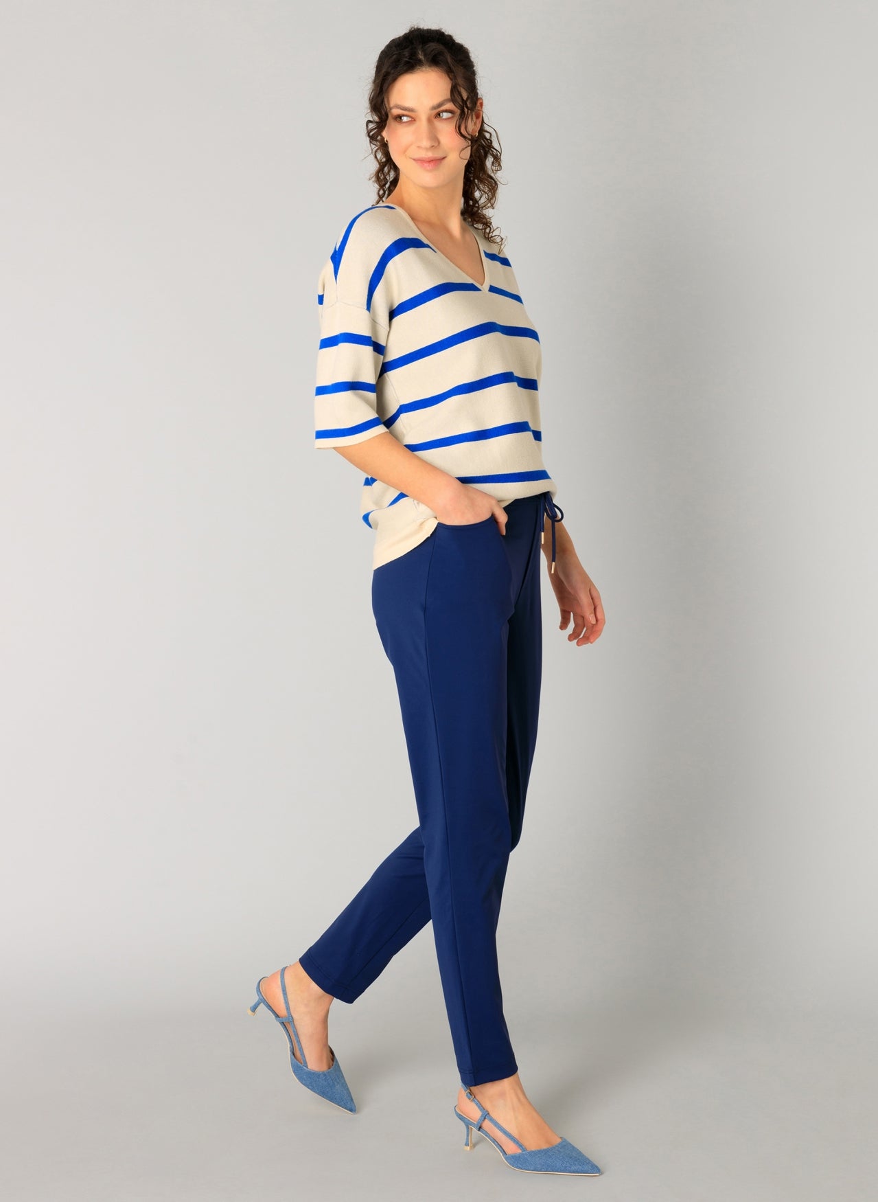 Yest Raine beige and cobalt stripe v neck sweater