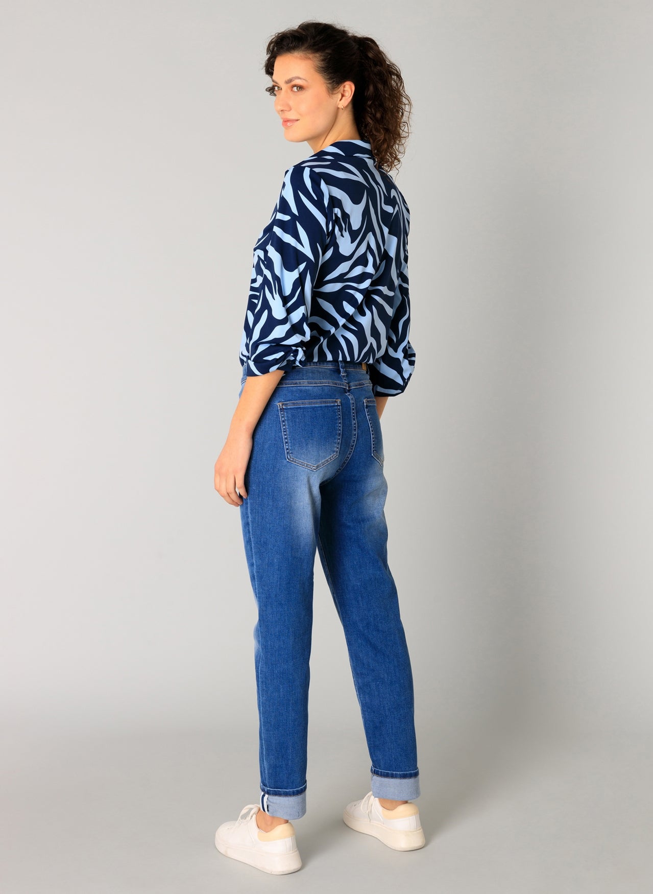 Yest Olimpia blue and navy wave pattern blouse