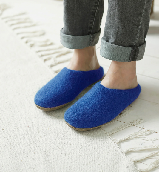 Aura Que Mita slippers in Moroccan blue