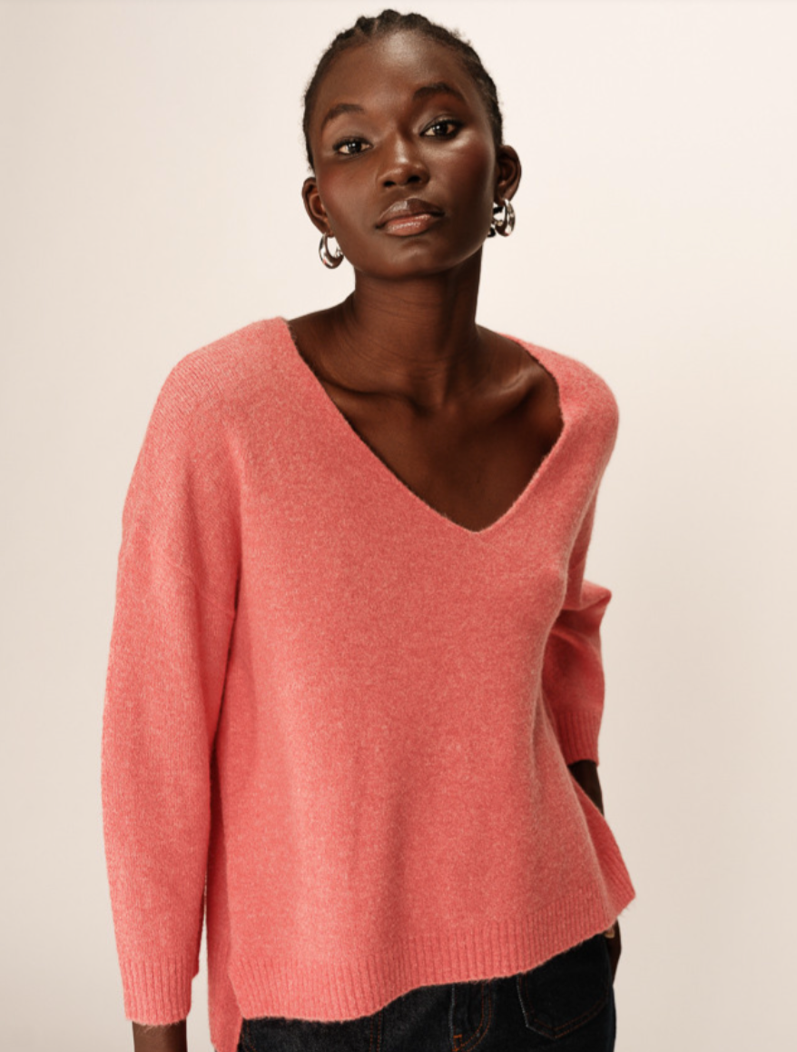 Grace & Mila Paltrow v neck sweater in coral